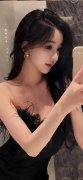 黑色双开叉实丝旗袍壁纸